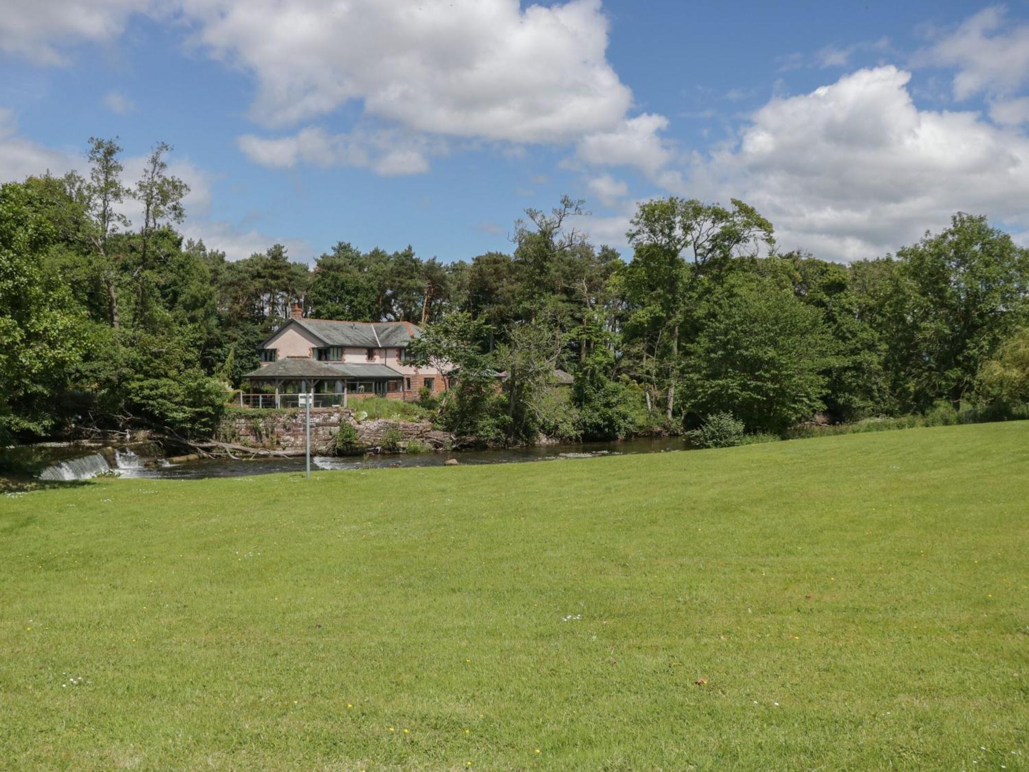 9 Eamont Park Villa Penrith Exterior photo